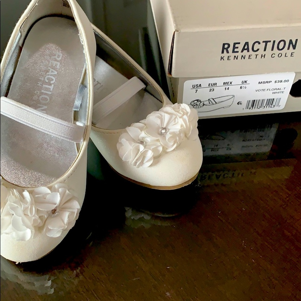 Reaction Kenneth Cole white shoes size 7
